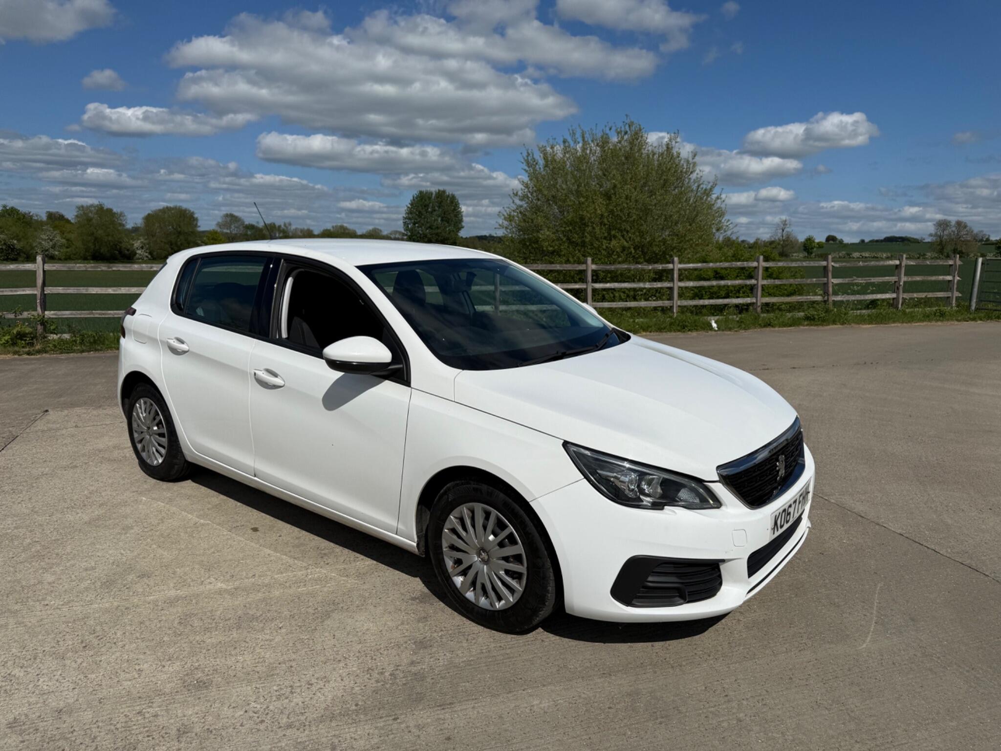 Peugeot 308 1.2 PureTech Access Euro 6 (s/s) 5dr — photo 57 of 100